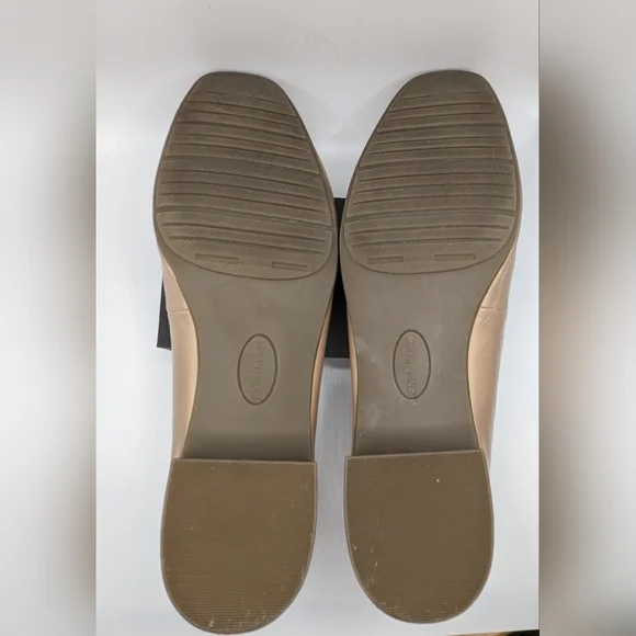 Anne Klein Daneen cream and two-tone gold Leather Loafer Shoe Low Heel Sz 9 - Picture 4 of 7